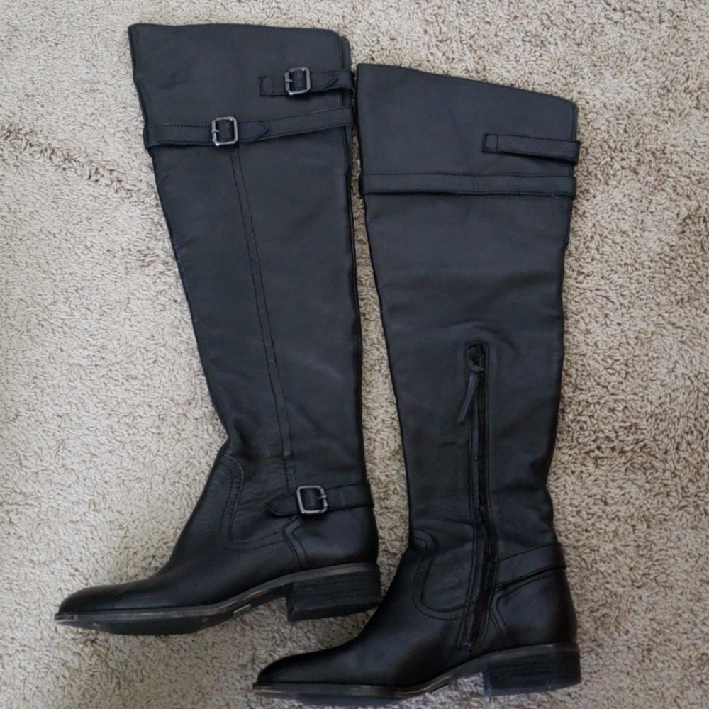Over the knee blk leather